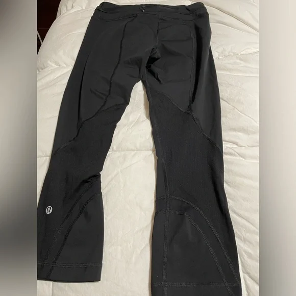 Lululemon Leggings Black with pockets! - Picture 2 of 2
